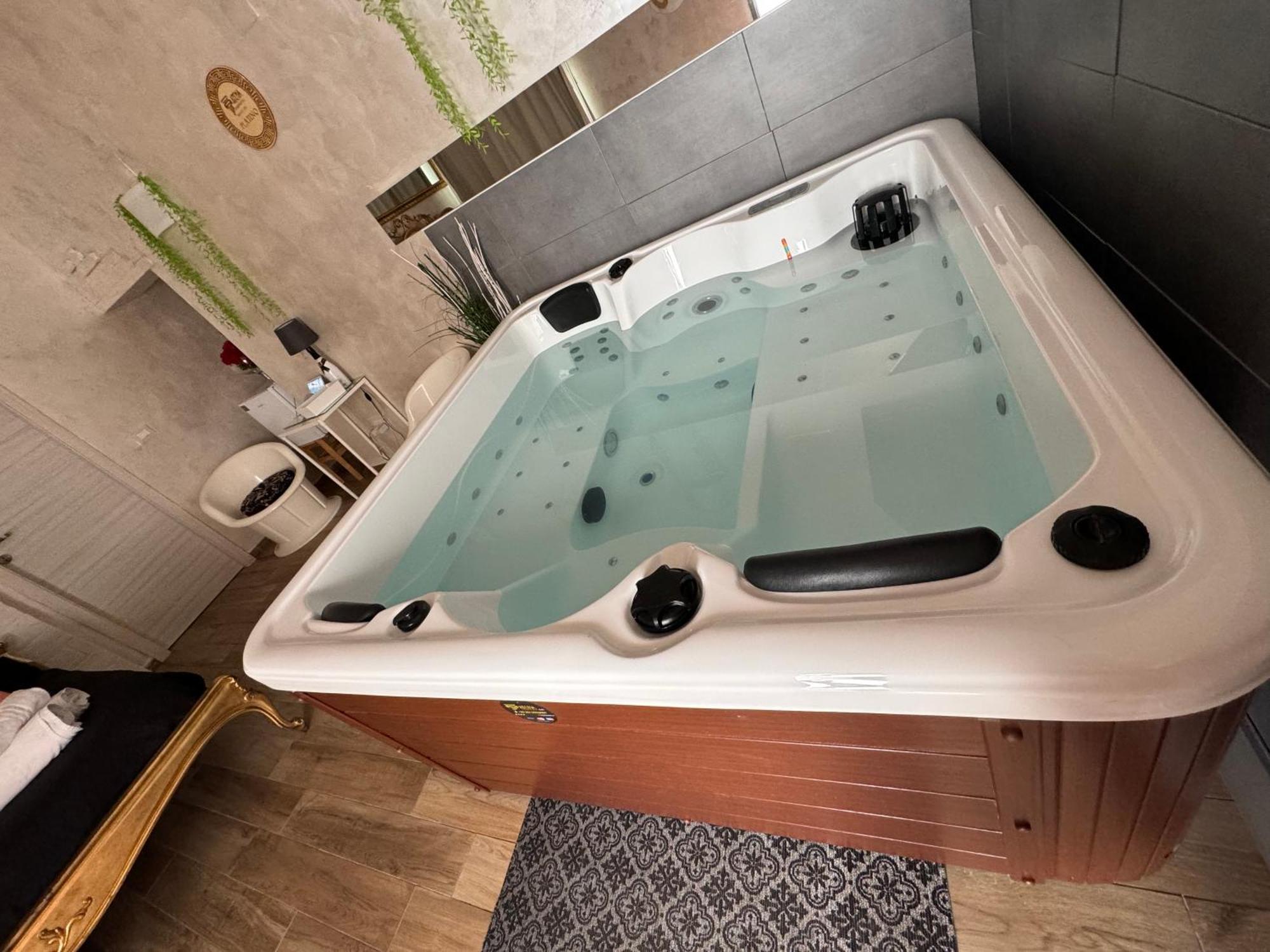 Atena B&B Apartments Platino San Silvestro  Экстерьер фото